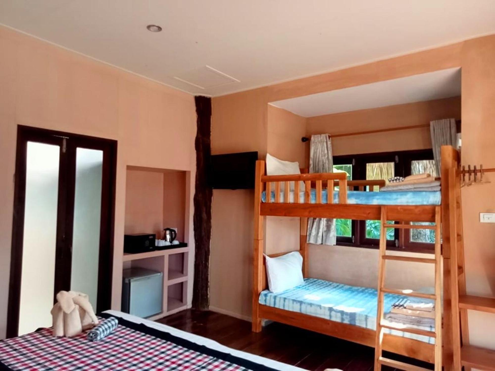 Thapwarin Resort - Green Hotel Koh Ngai Habitación foto