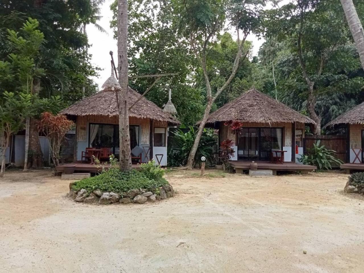 Thapwarin Resort - Green Hotel Koh Ngai Habitación foto